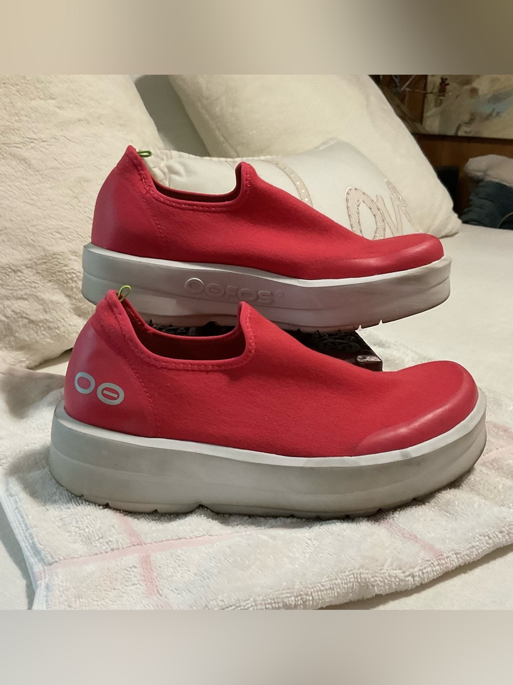 OOFOS Women's Red Slip-On Platform Recovery Sneakers